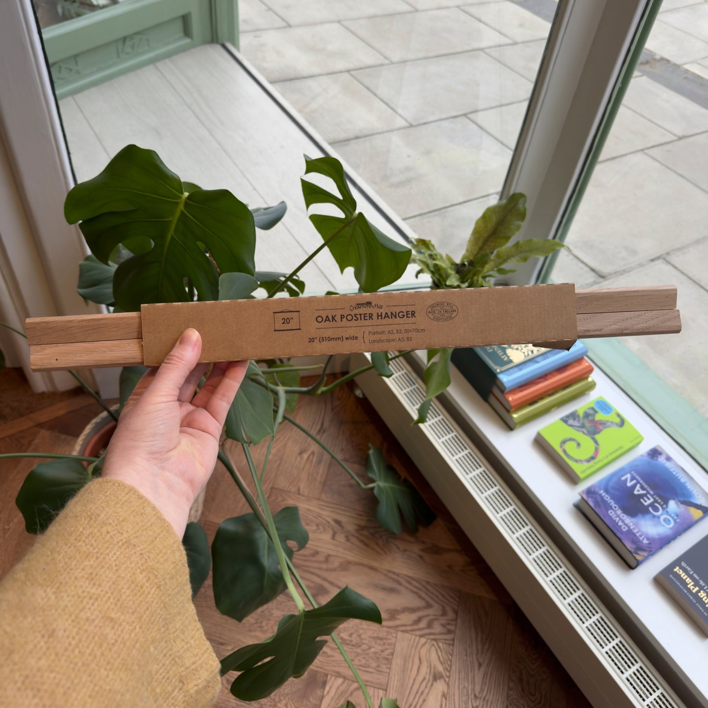 20” Oak Poster Hanger
